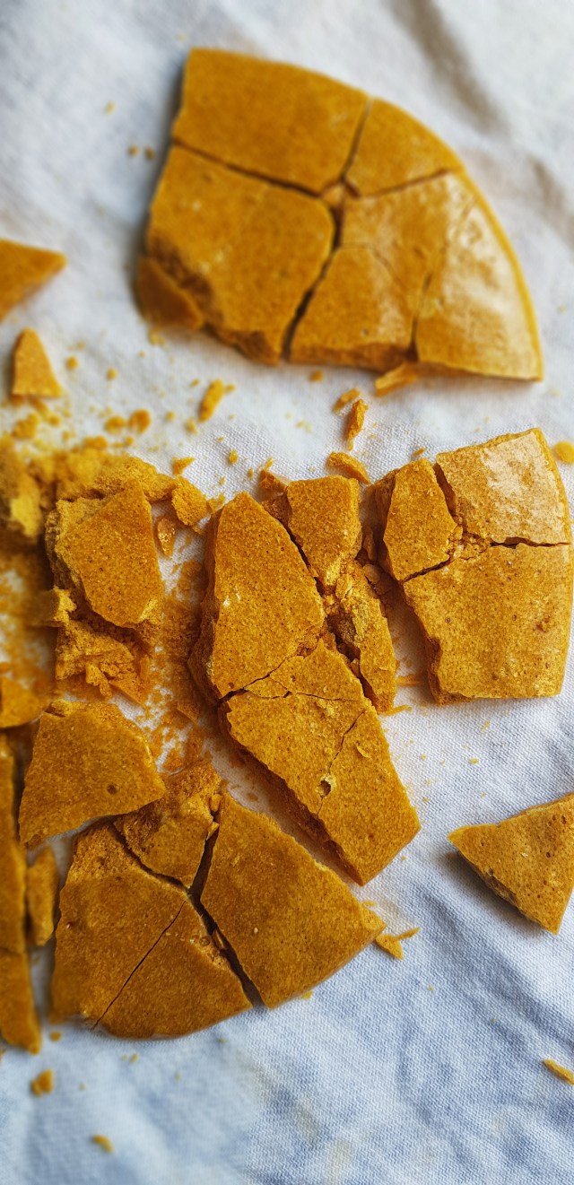 Crunchie bar, honeycomb, simple, delicious, easy, chocolate, maple, sugar, dessert, homemade