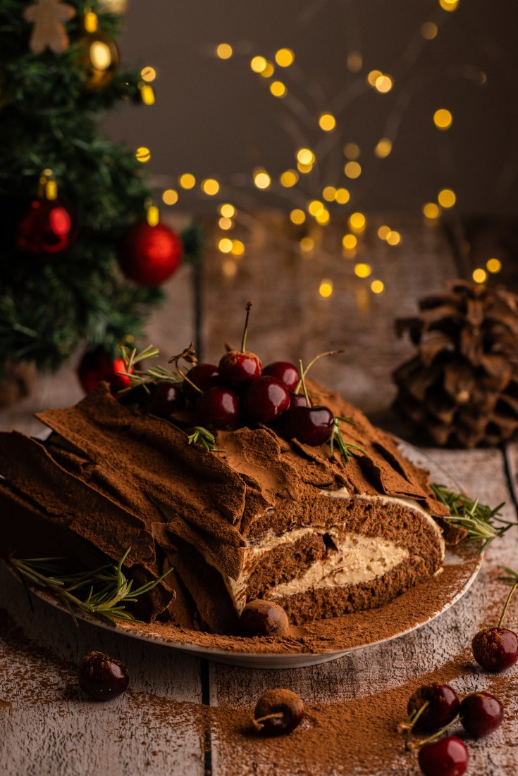 Chocolate Swiss Roll (Bûche de Noël), Christmas cakes, Christmas desserts, Chocolat cake recipe,